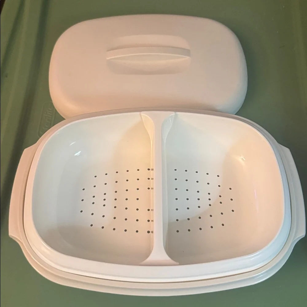 VINTAGE TUPPERWARE 4-PIECE MICROWAVE STEAMER